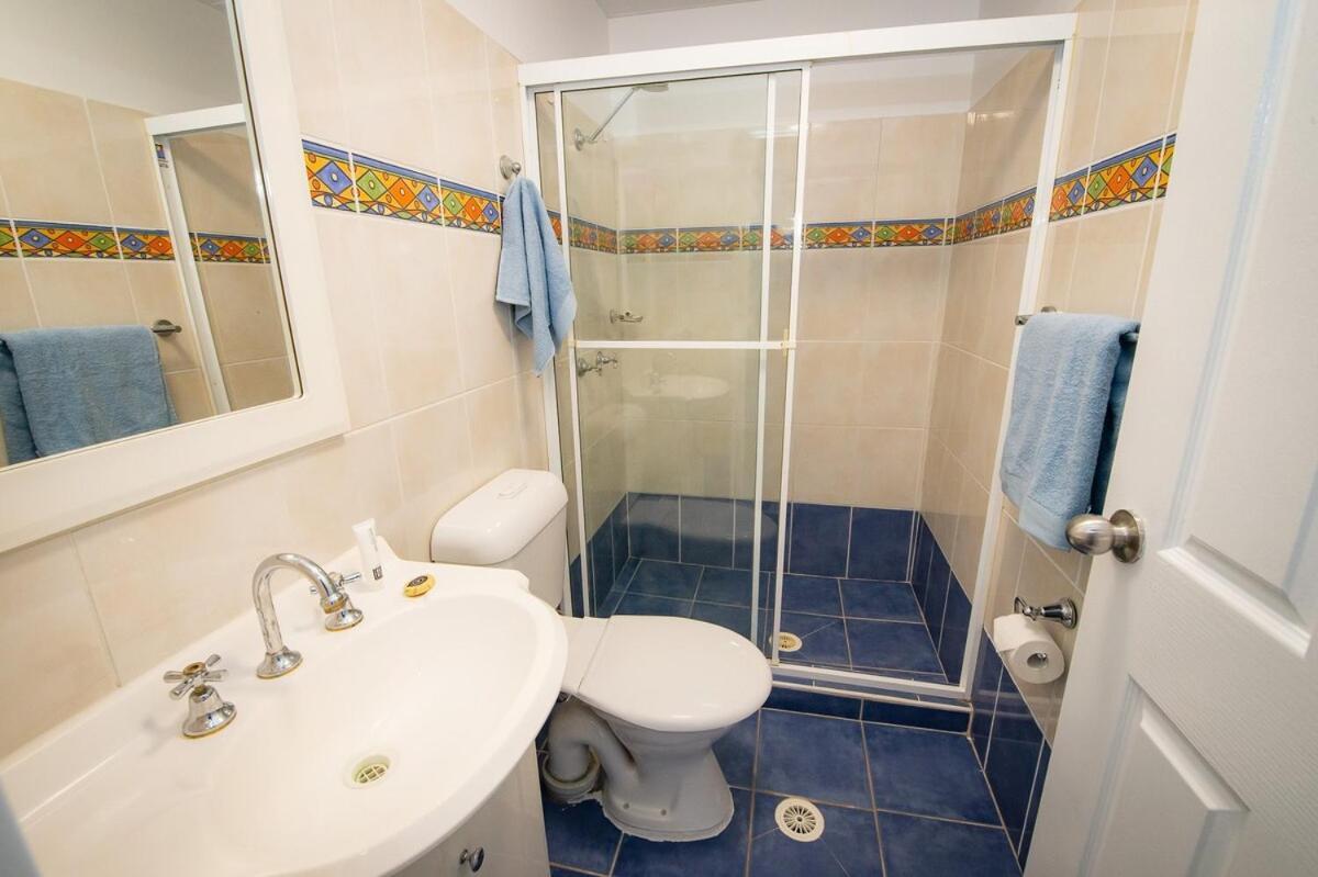 2bedrooms, 2-bath, 1 Garage