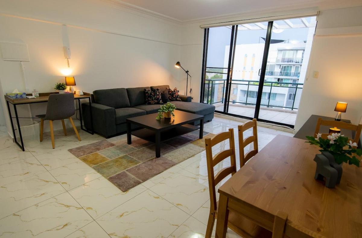 2bedrooms, 2-bath, 1 Garage Apartment *