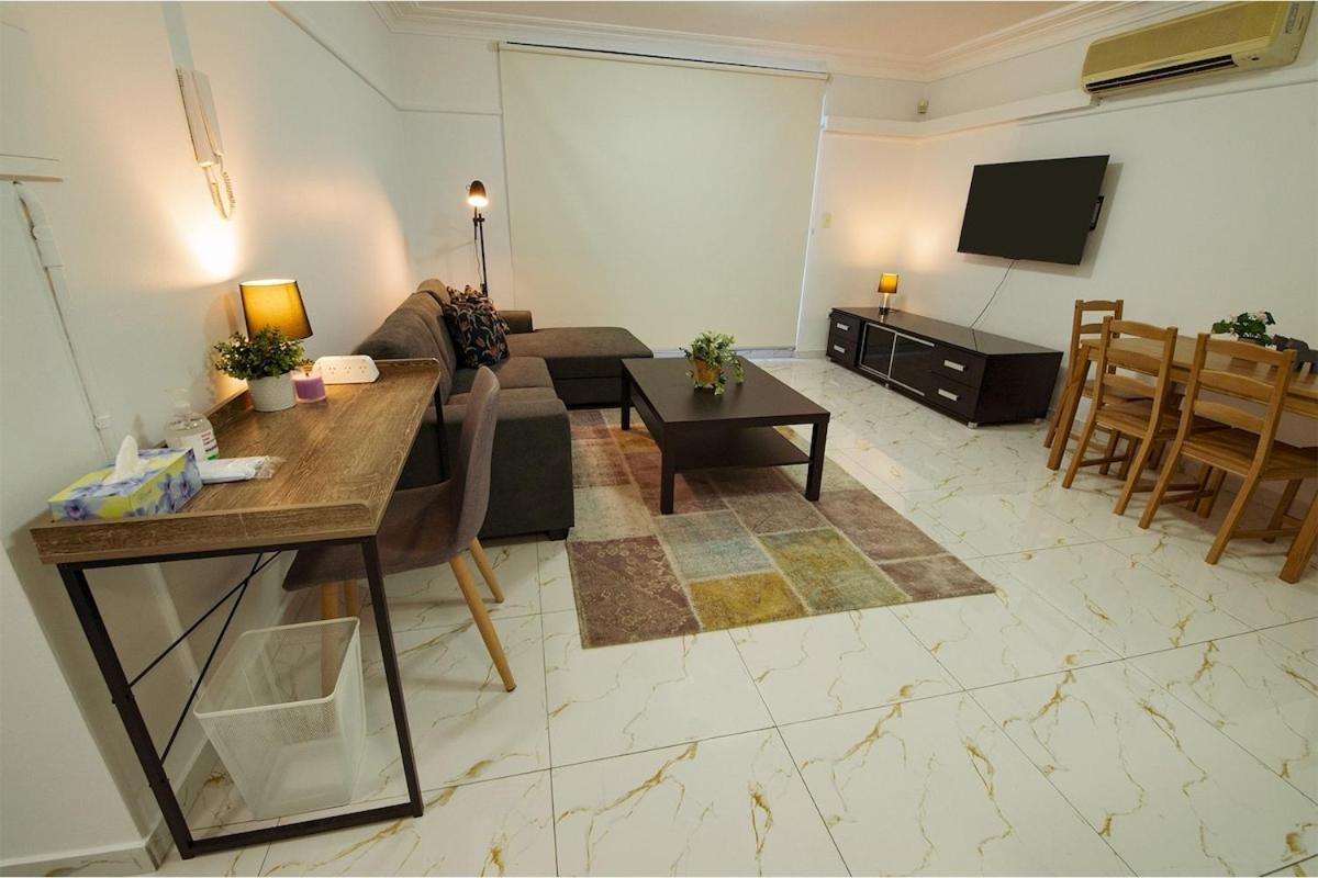 2bedrooms, 2-bath, 1 Garage
