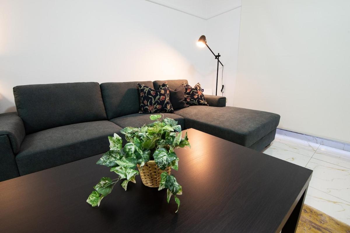 Apartment 2bedrooms, 2-bath, 1 Garage Sydney